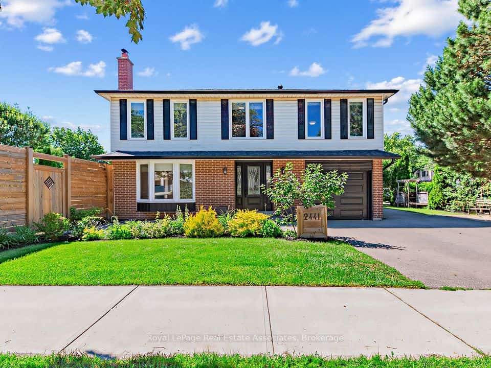 2441 Winthrop Crescent, Mississauga, ON L5K 2A8