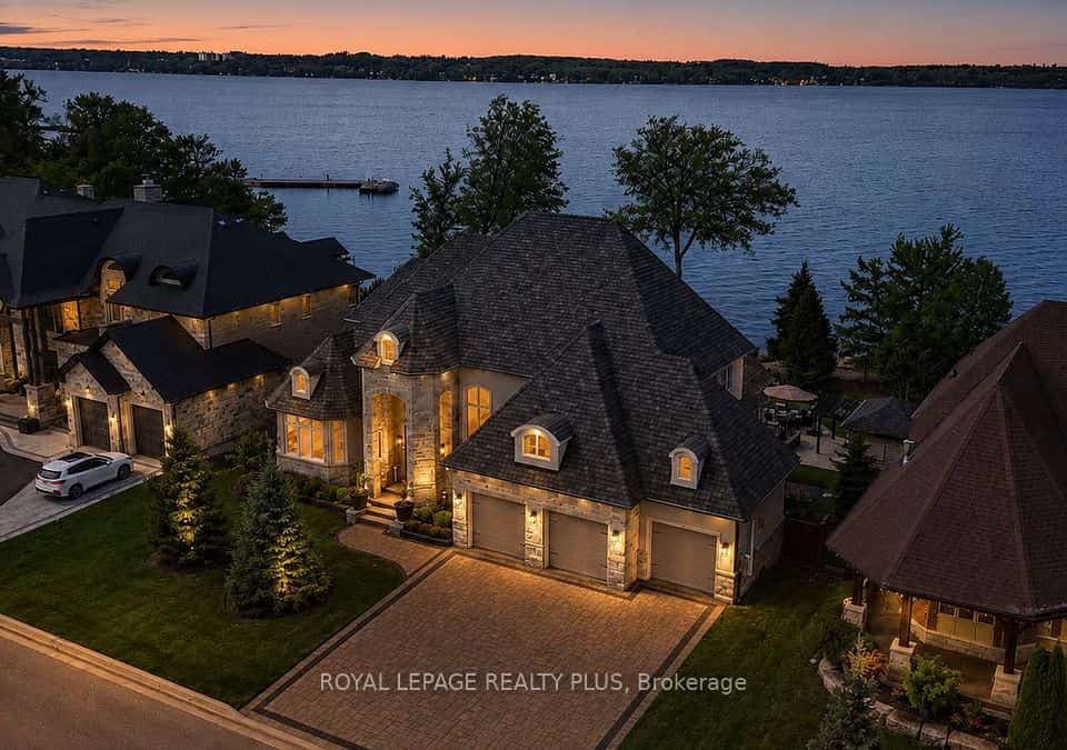 39 Plunkett Court, Barrie, ON L4N 6M3