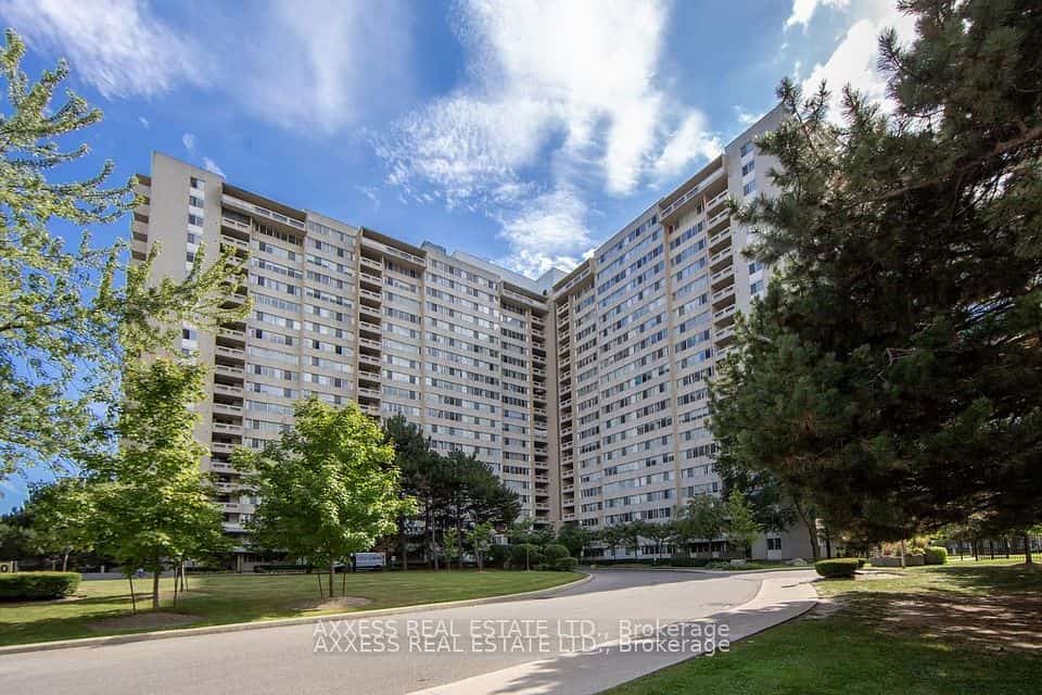 3590 Kaneff Crescent #609, Mississauga, ON L5A 3X3