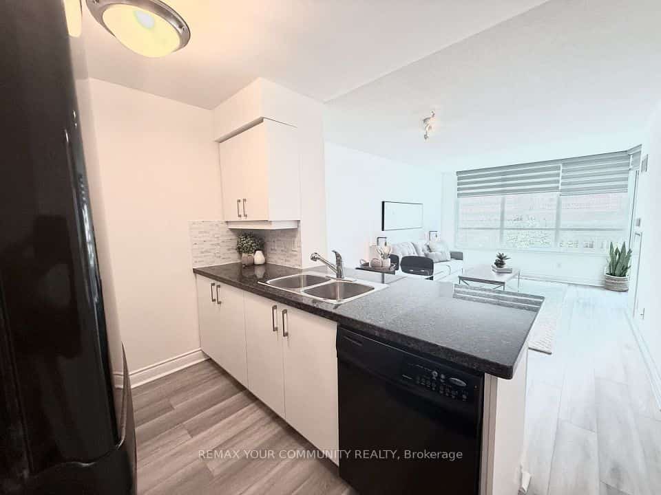 25 Greenview Avenue, Toronto