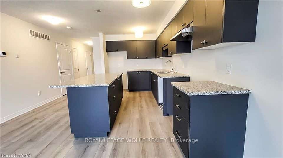 19 SHADED CREEK Drive, Kitchener, ON N2P 0K7