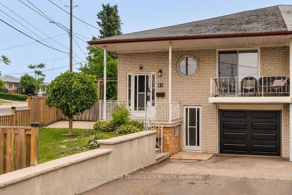 21 Buckland Road, Toronto, ON M3L 1V9