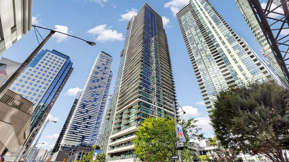 33 Bay Street #2211, Toronto, ON M5J 2Z3
