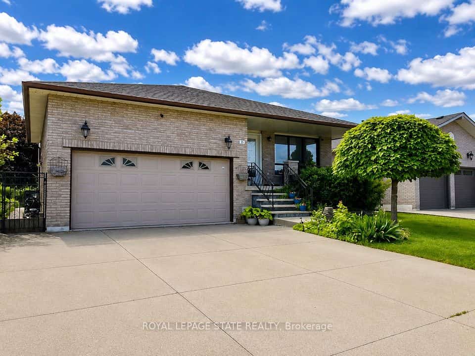 15 Ellen Avenue, Hamilton, ON L8G 5A9