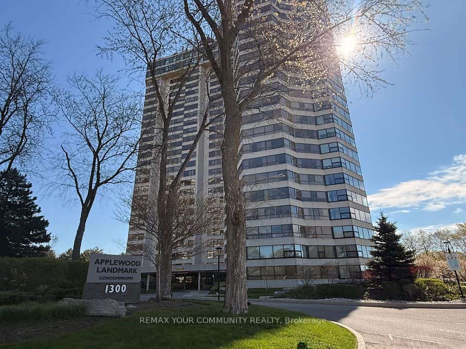 1300 Bloor Street #2107, Mississauga, ON L4Y 3Z2