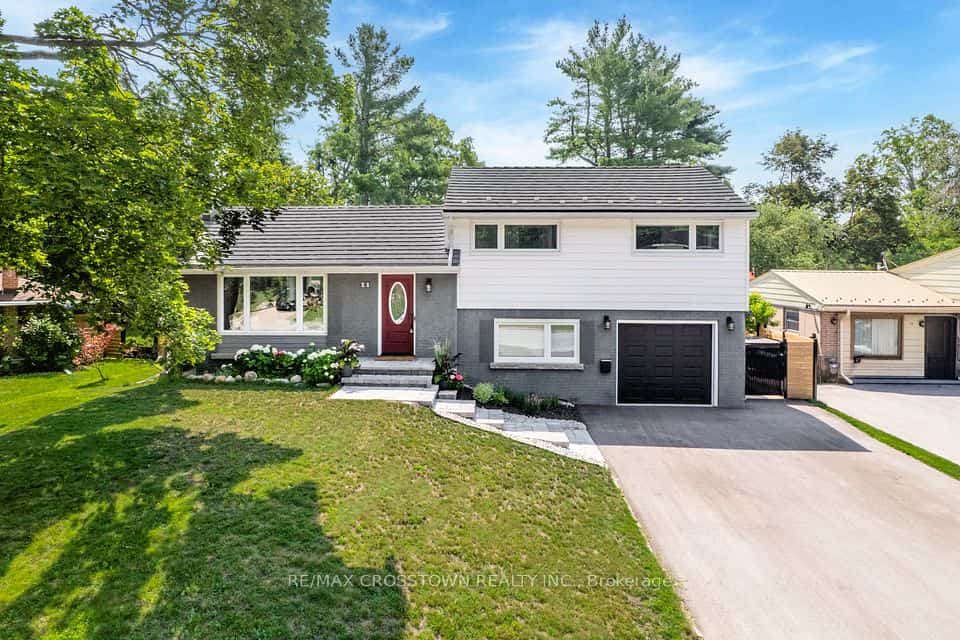 11 Castle Drive, Barrie, ON L4N 1P7