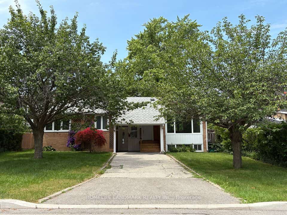 73 Berkinshaw Crescent, Toronto, ON M3B 2T1
