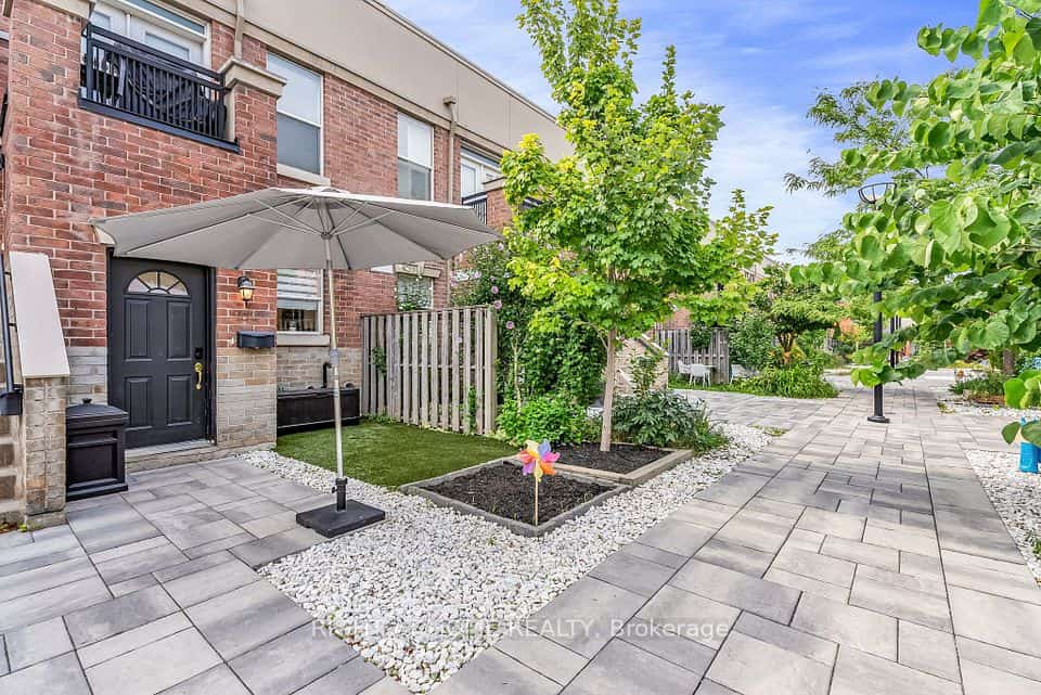 55 Halton Street #104, Toronto, ON M6J 1R5