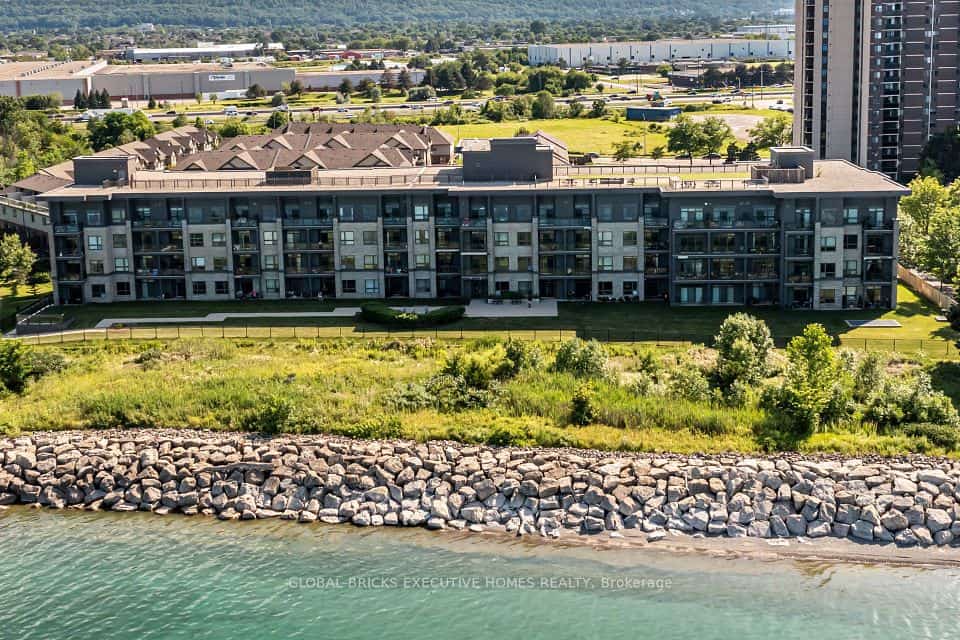 35 Southshore Crescent #106, Hamilton, ON L8E 0J2