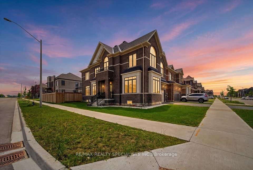 120 Durham Avenue, Barrie, ON L9J 0L8