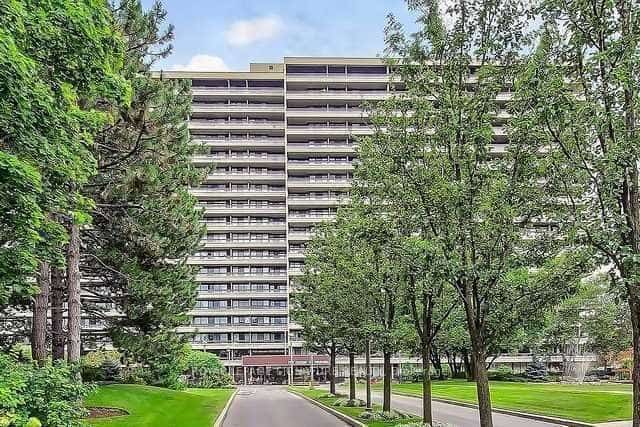 8111 Yonge Street #1010, Markham, ON L3T 4V9