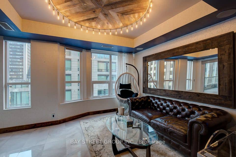 68 Yorkville Avenue, Toronto