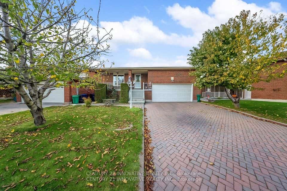 816 Willowbank Trail, Mississauga, ON L4W 3M2