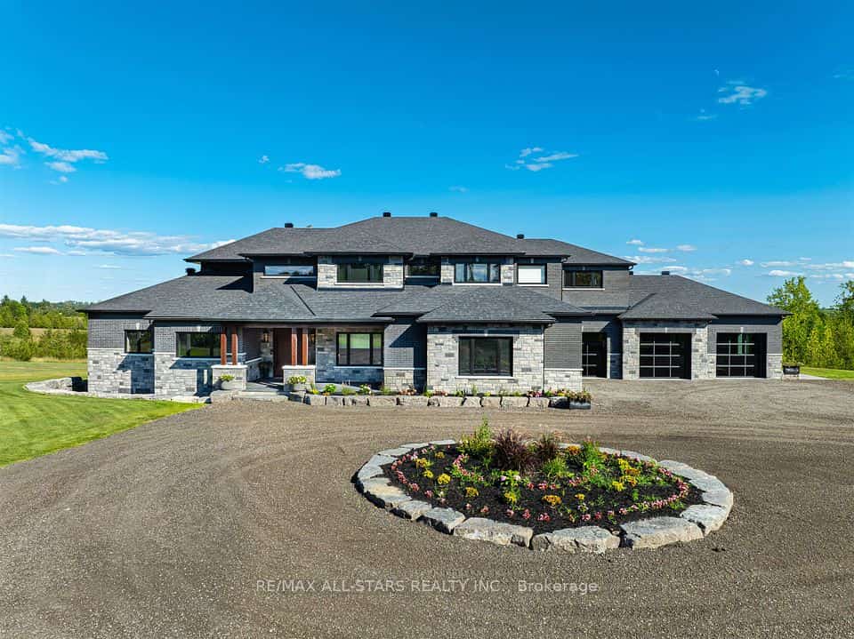 6374 Smith Boulevard, Georgina, ON L0E 1N0