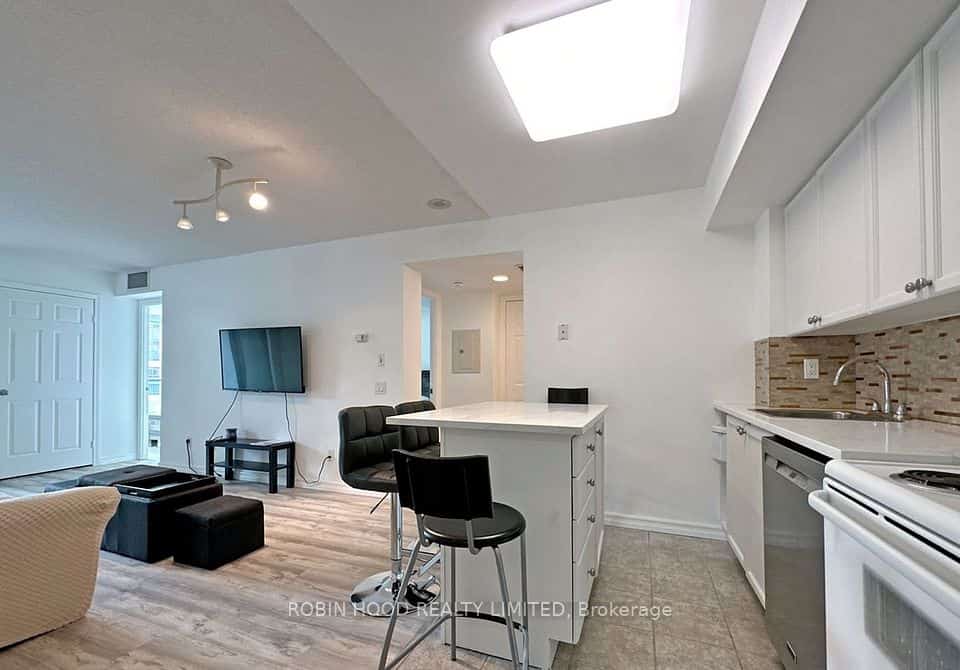 30 Harrison Garden Boulevard #30, Toronto, ON M2N 7A9