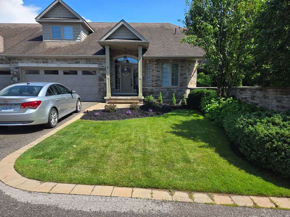 10 Reddington Drive #6, Caledon, ON L7E 4C3