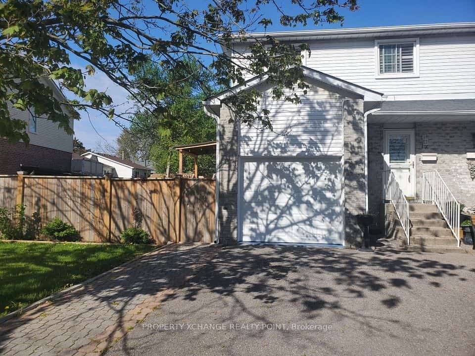 12 Waverly Street S, Oshawa, ON L1J 5T7