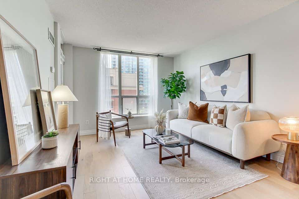 55 Harrison Garden Boulevard #907, Toronto, ON M2N 7G3