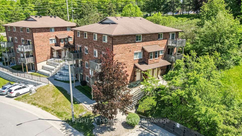 3 Sawmill Road #2, Barrie, ON L4N 6X3