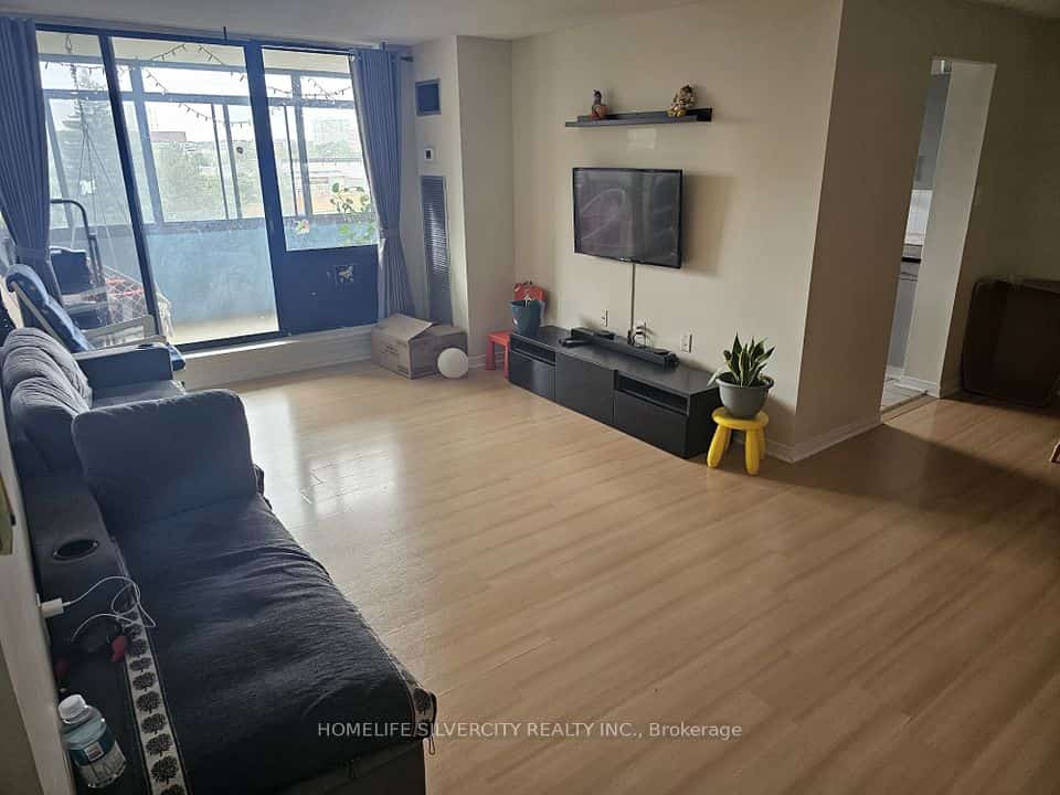 18 Knightsbridge Road #510, Brampton, ON L6T 3X5