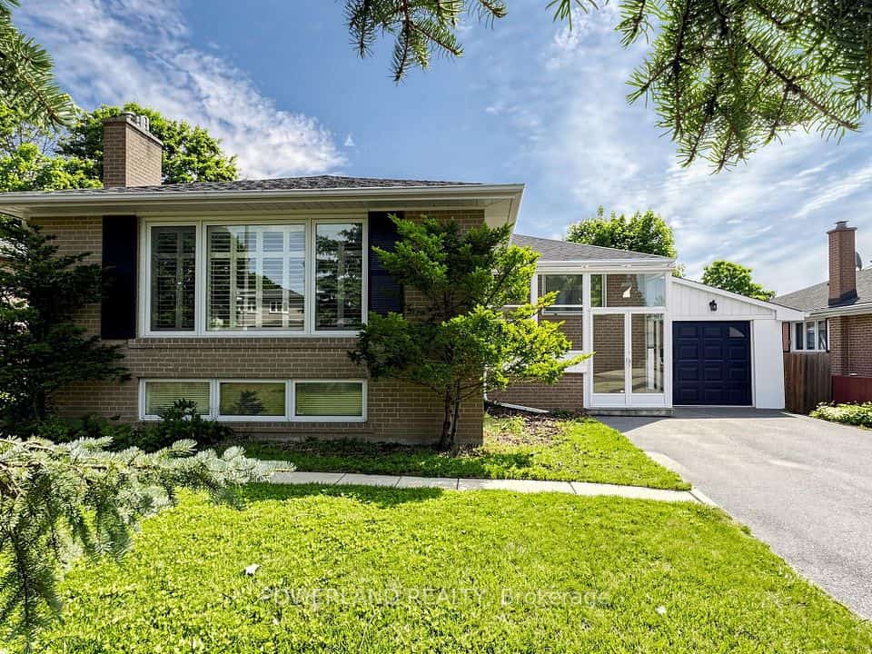 7 Laurentide Avenue, Aurora, ON L4G 3B3