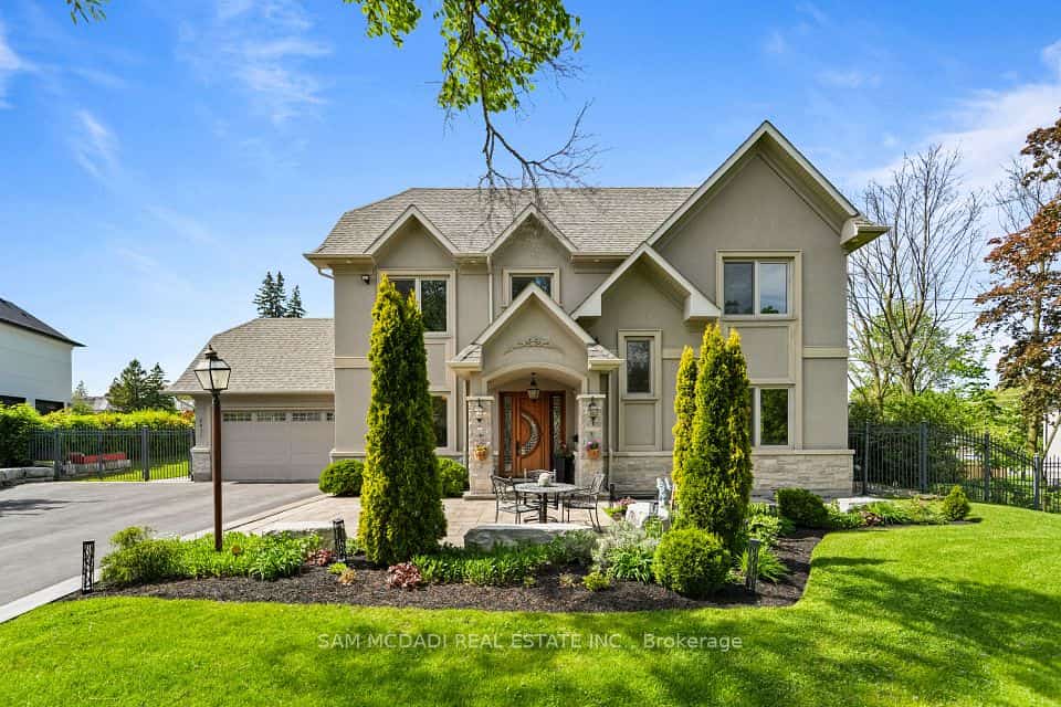 2411 Thorn Lodge Drive, Mississauga, ON L5K 1K8