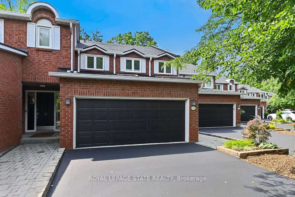 151 Mcniven Road #11, Hamilton, ON L9G 4S7