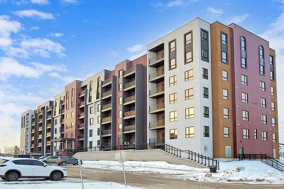 4 Spice Way #207, Barrie, ON L9J 0M2