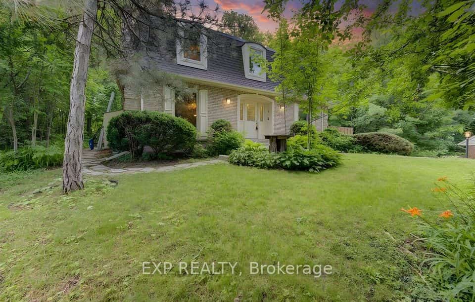 318 W Shakespeare Place, Waterloo, ON N2L 2V2