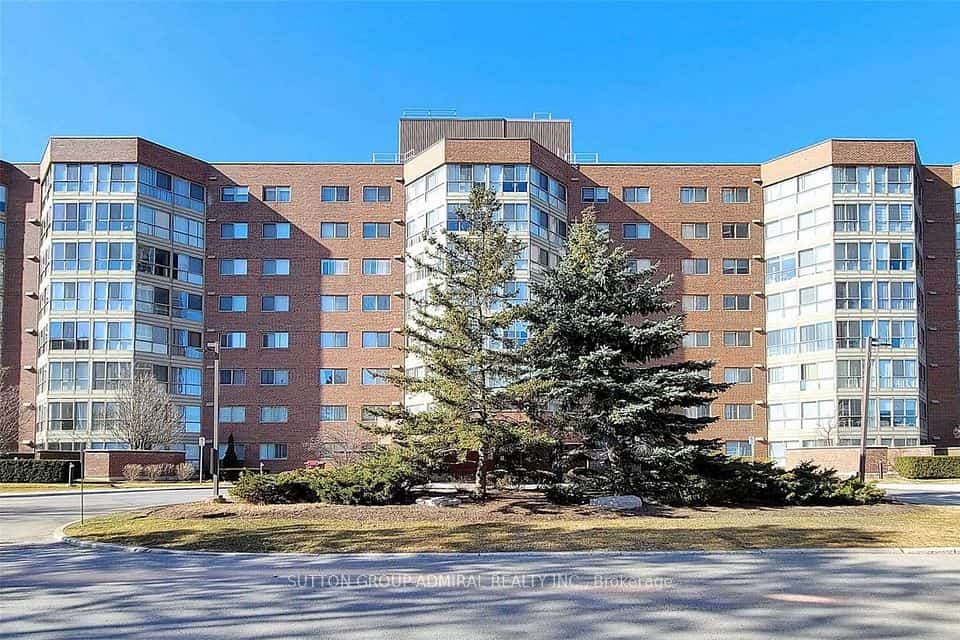 5 Weldrick Road W #208, Richmond Hill, ON L4C 8S9