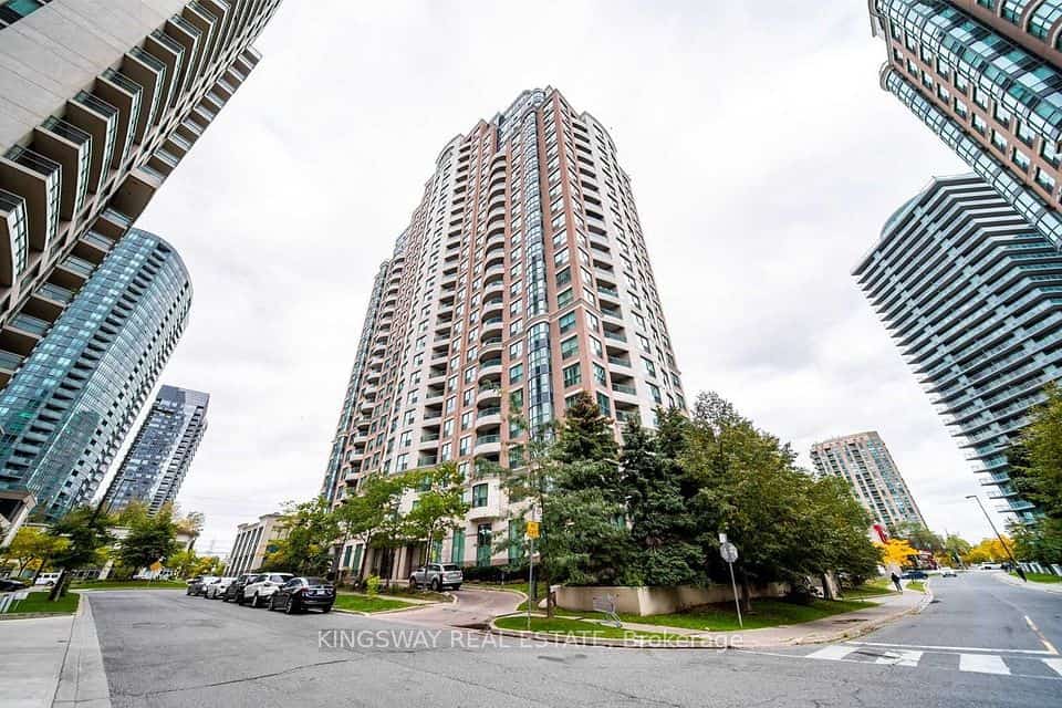 7 Lorraine Avenue #812, Toronto, ON M2N 7H2