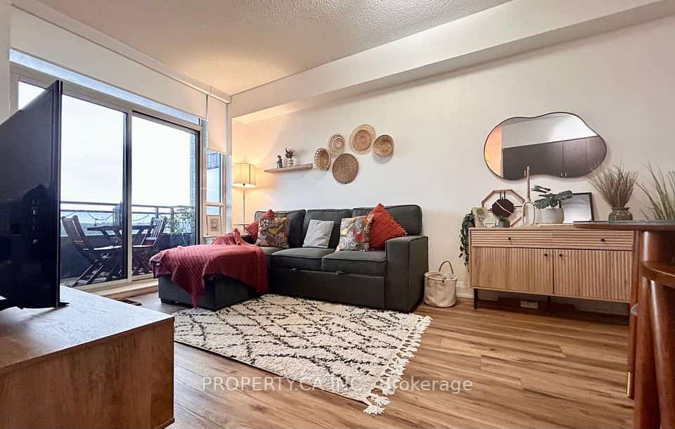 85 North Park Road #801, Vaughan, ON L4J 0H9