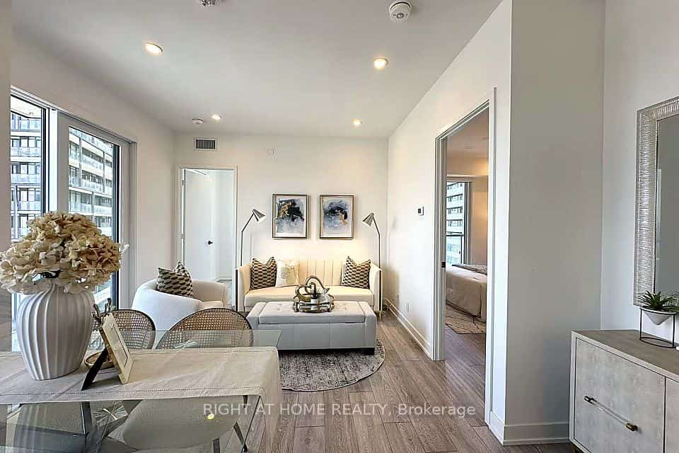 108 Peter Street #3302, Toronto, ON M5V 0W2