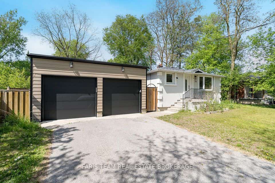 136 Oriole Drive, East Gwillimbury, ON L9N 1G9