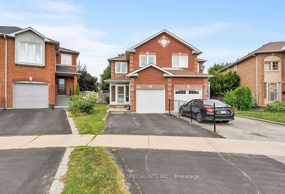 6803 Bansbridge Crescent, Mississauga, ON L5N 6T3