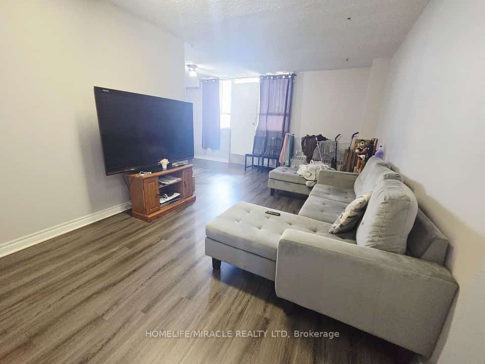100 Dundalk Drive #916, Toronto, ON M1P 4V2