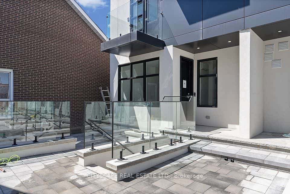 587 Oakwood Avenue #1, Toronto, ON M6E 2X8