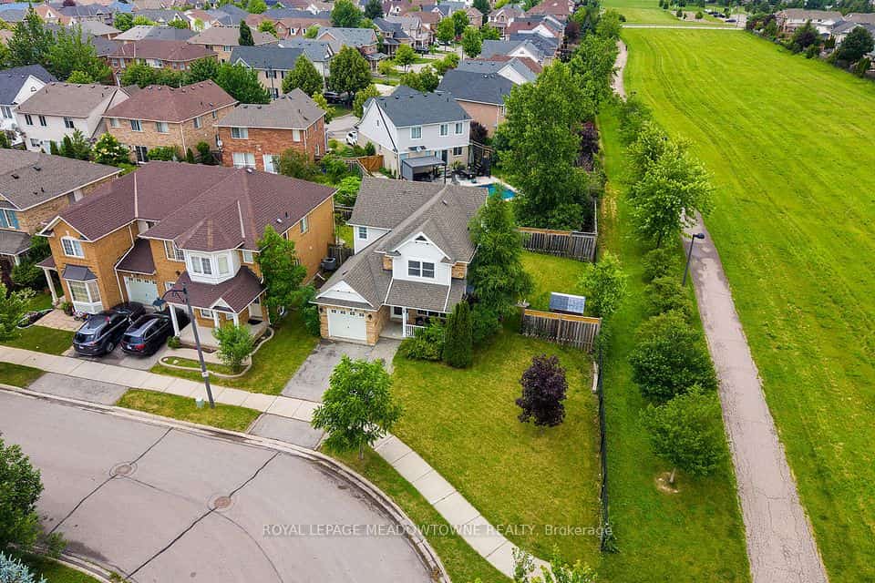 774 Irving Terrace, Milton, ON L9T 6H2
