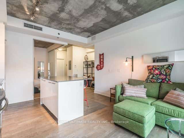 630 Queen Street E #214, Toronto, ON M4M 1G3