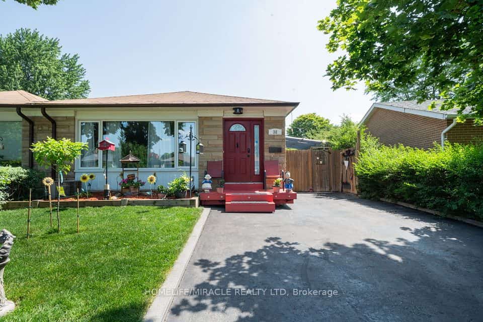38 Ascot Avenue, Brampton, ON L6T 2P6