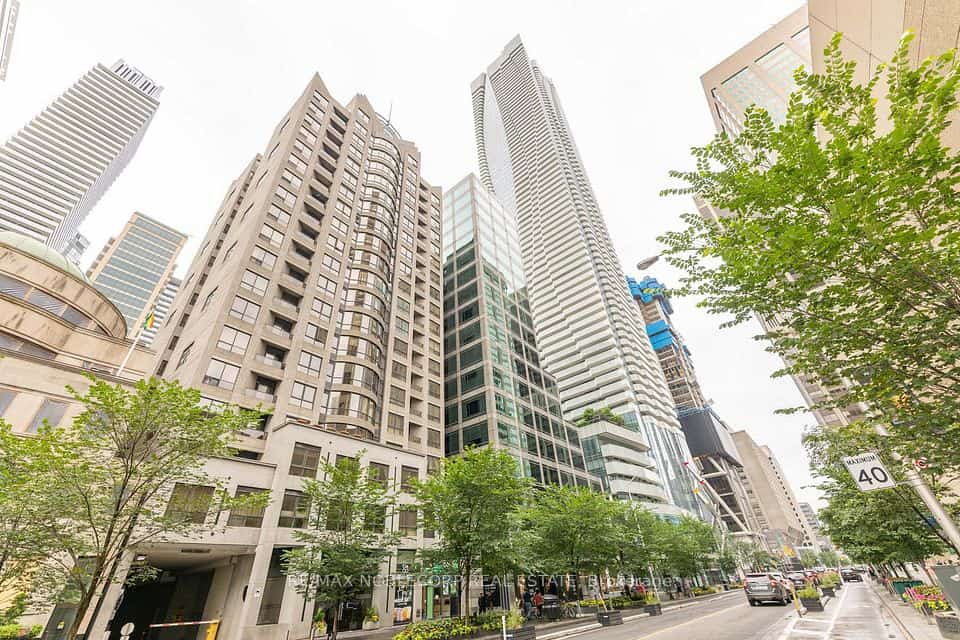 55 Bloor Street E #609, Toronto, ON M4W 3W6