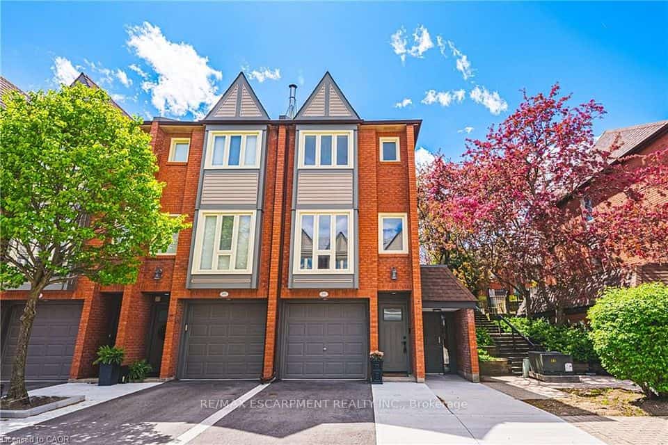 895 Maple Avenue #101, Burlington, ON L7S 2H7
