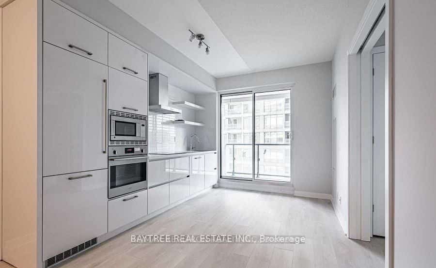 2221 Yonge Street #506, Toronto, ON M4S 2B4