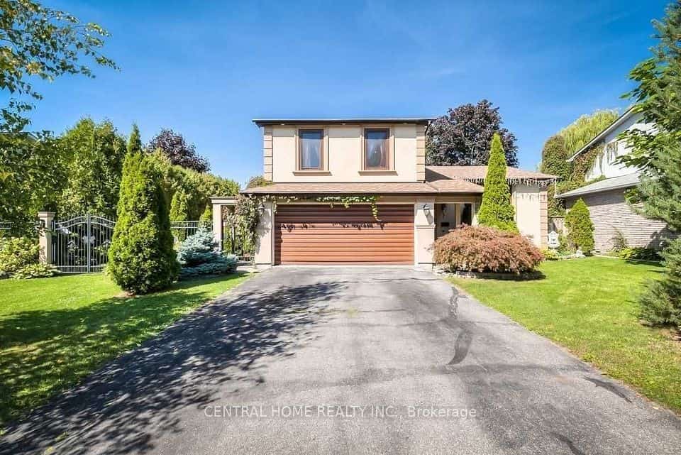 18 Mayvern Crescent, Richmond Hill, ON L4C 5J4