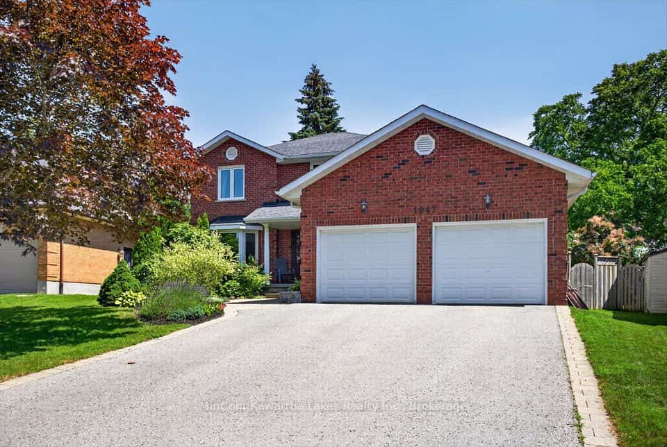 1947 PARKWOOD Circle, Peterborough, ON K9J 8C9
