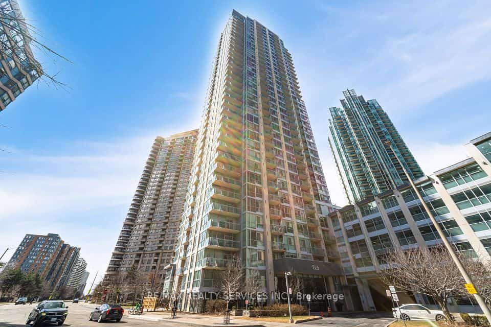 225 Webb Drive #810, Mississauga, ON L5B 4P2