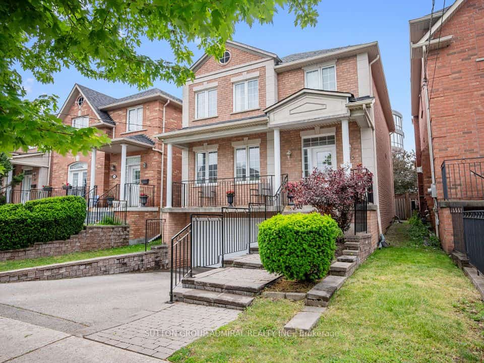 255 Cocksfield Avenue, Toronto, ON M3H 3T6
