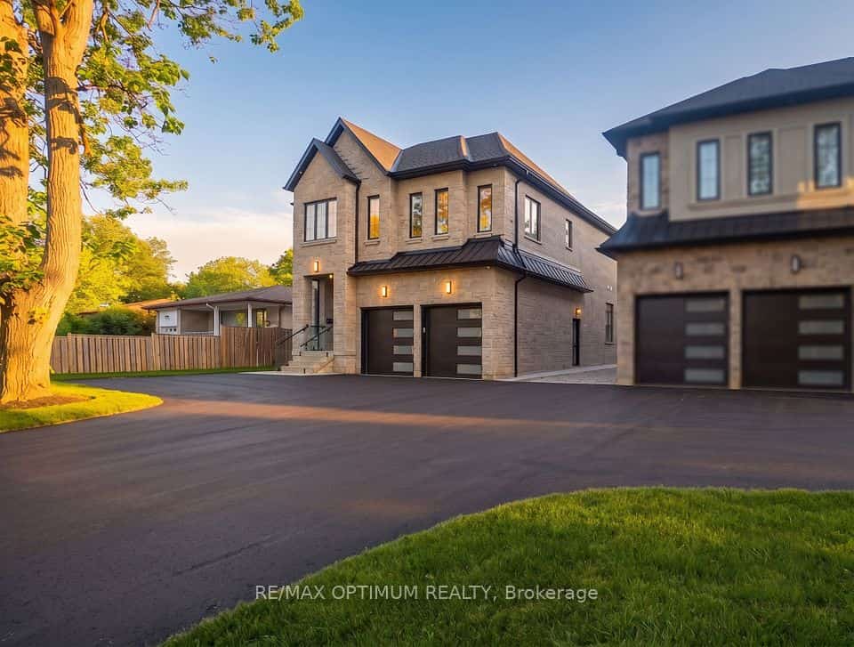 30 Mclaughlin Road N, Brampton, ON L6X 1Y7