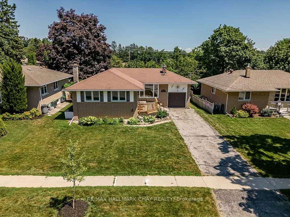 23 Downsview Drive, Barrie, ON L4M 4P7