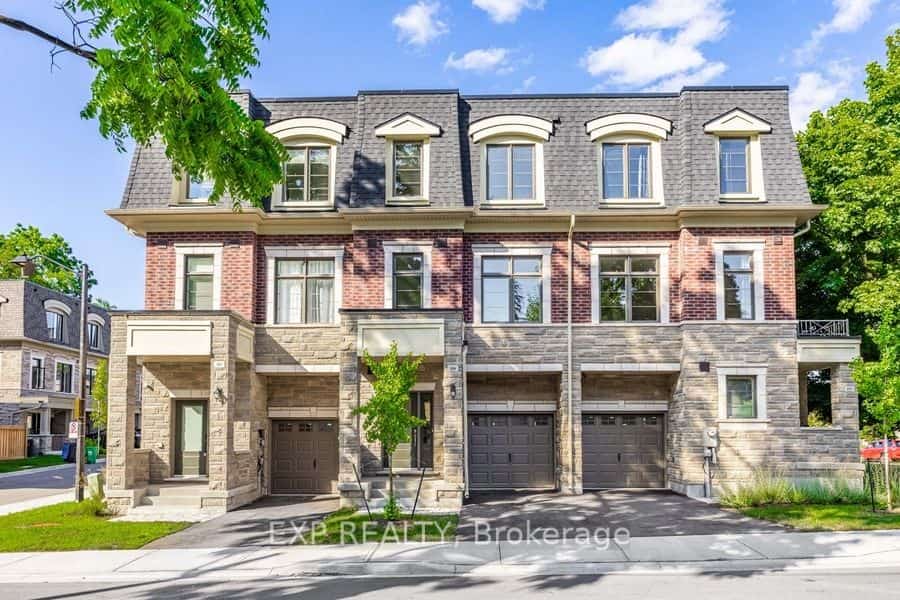 209 Wyndham Street, Mississauga, ON L5M 2S5
